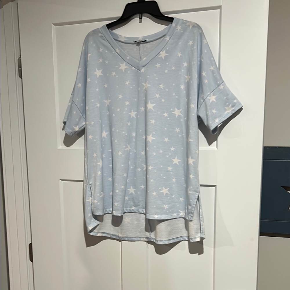 White Birch Light Blue Star Print Short Sleeve Tee